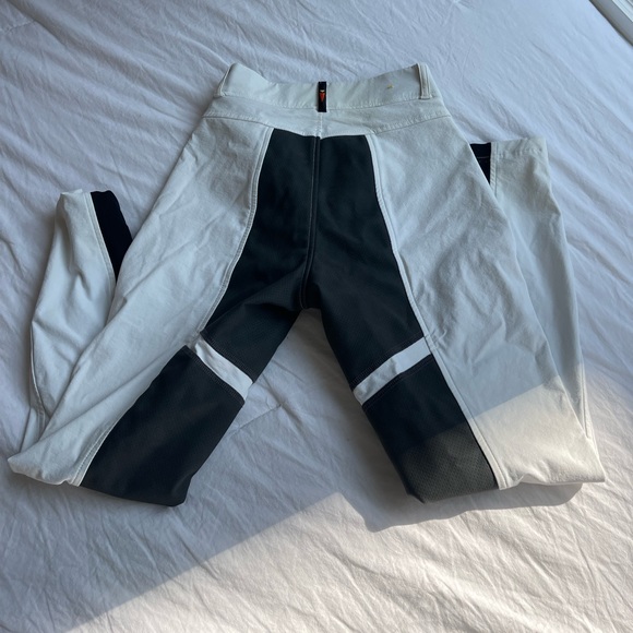 Kerrits Riding Breeches White - Picture 2 of 3